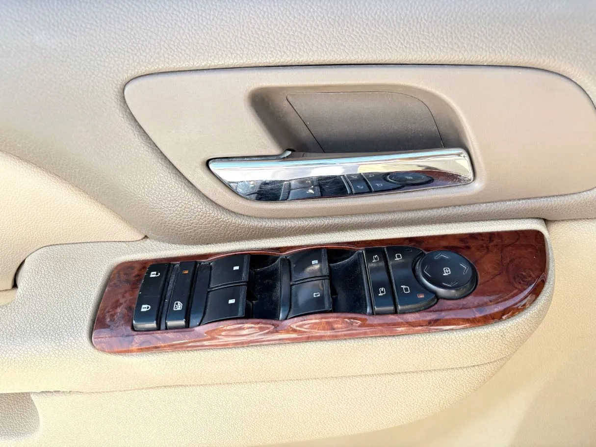 Car image 26