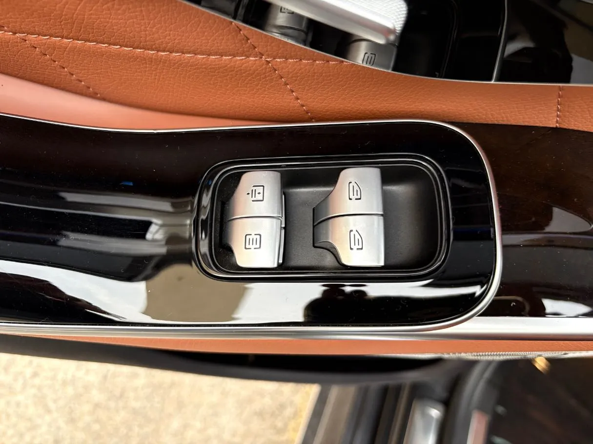 Car image 29