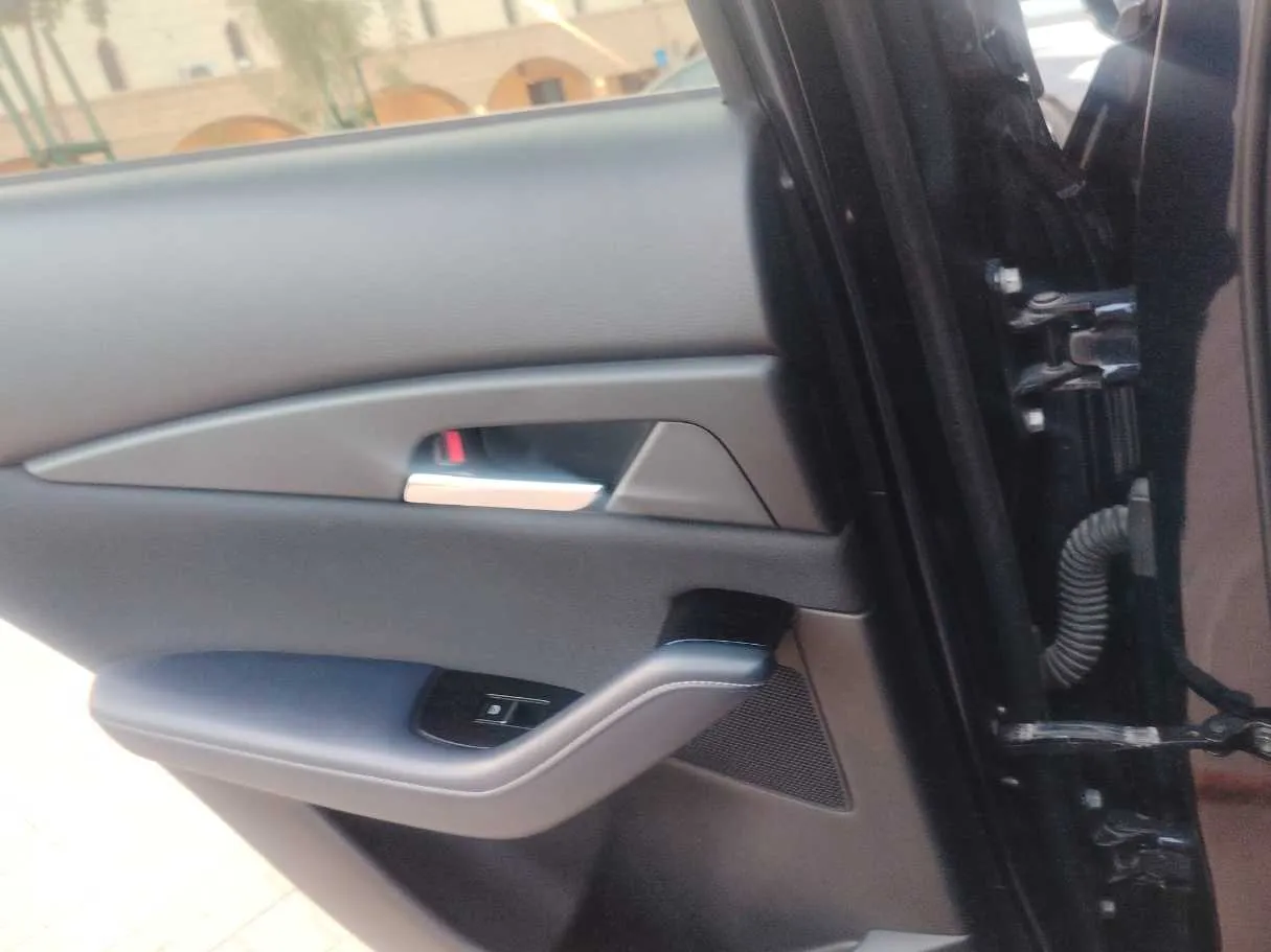 Car image 28