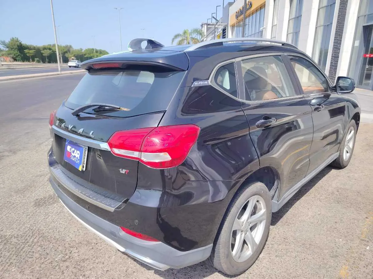 Car image 5