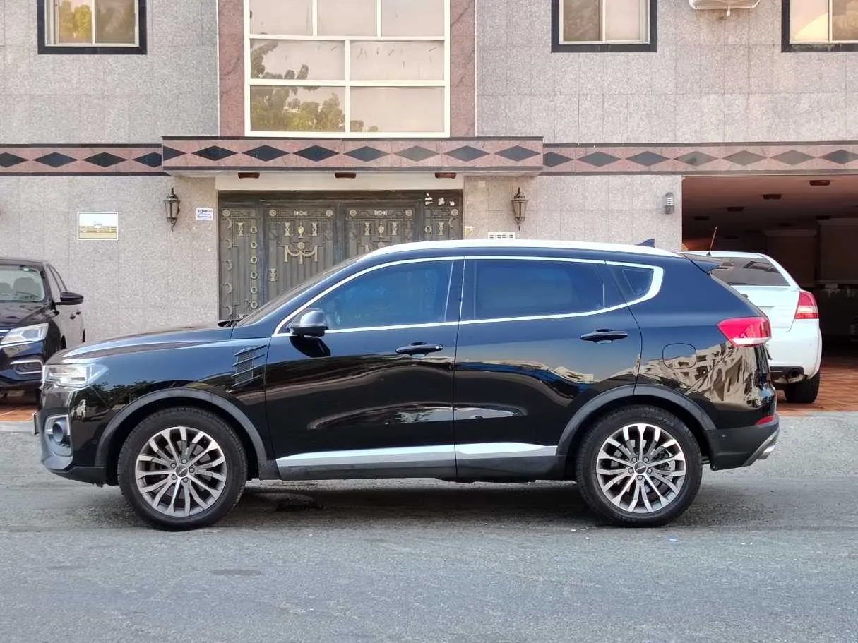 Car image 8
