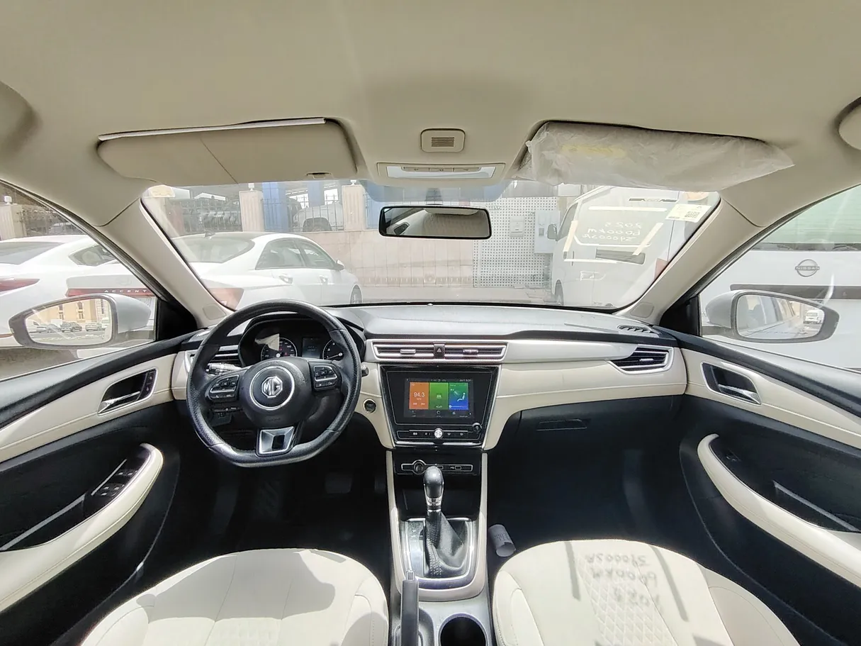 Car image 19