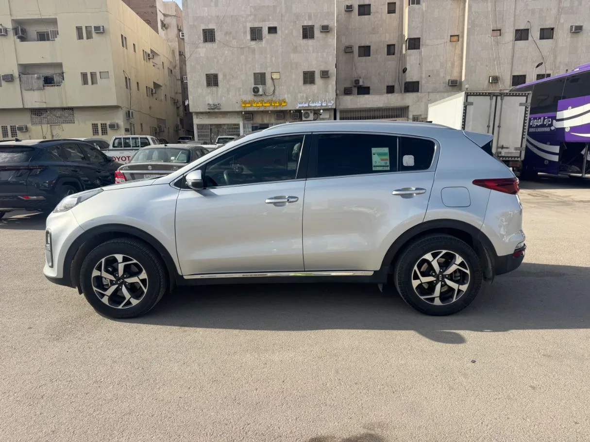 Car image 8