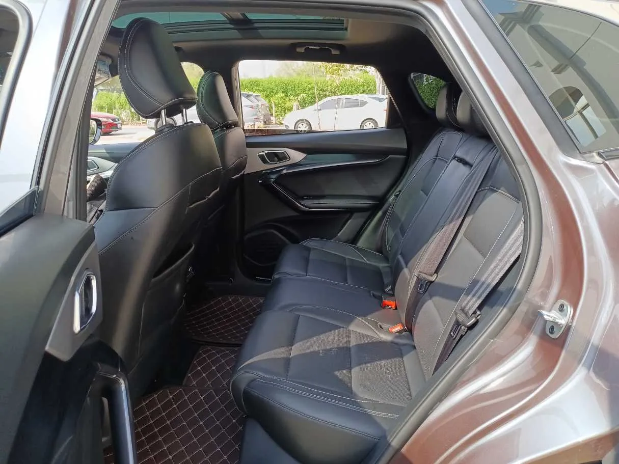 Car image 13