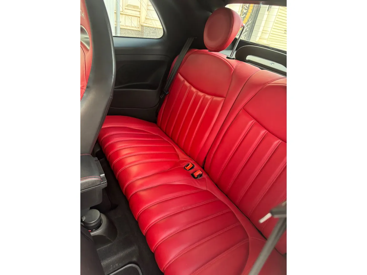 Car image 14