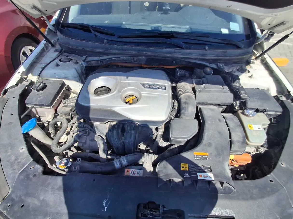 Car image 9