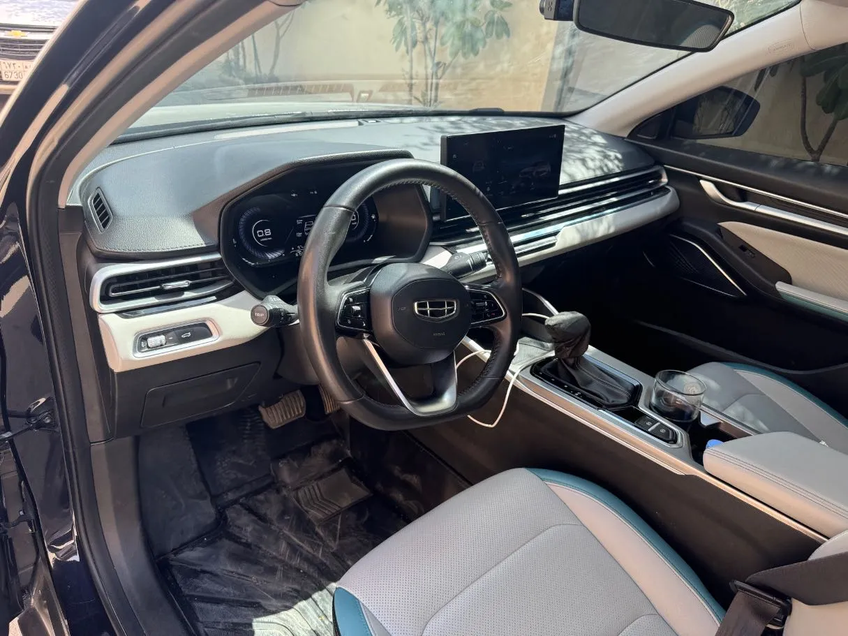 Car image 12