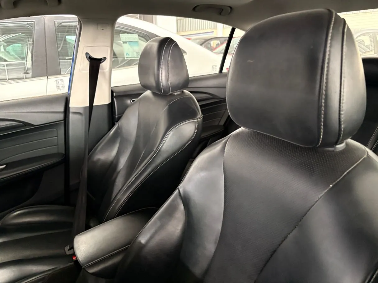 Car image 8