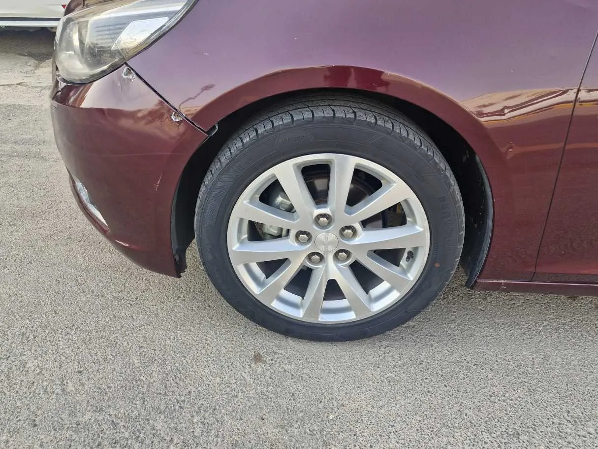 Car image 10