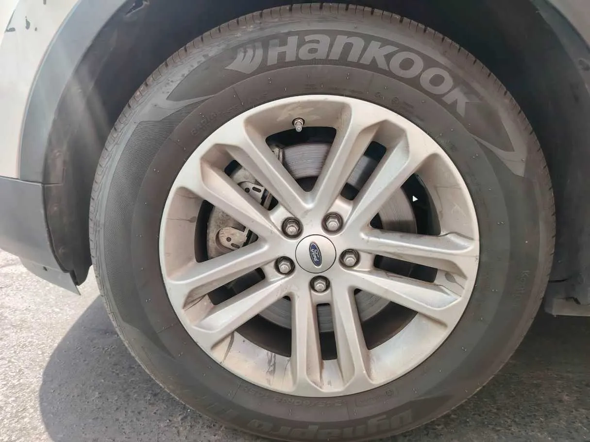 Car image 11