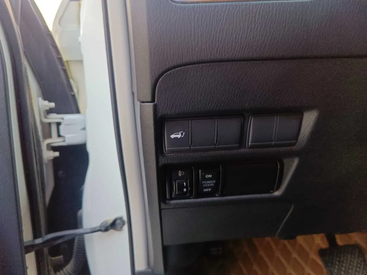 Car image 34