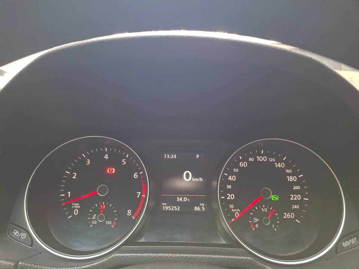 Car image 19