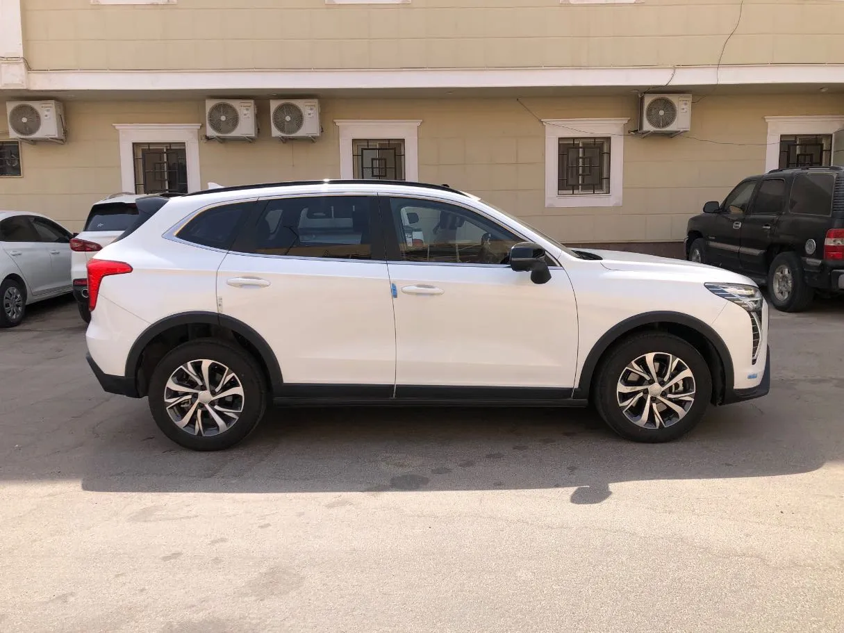 Car image 4