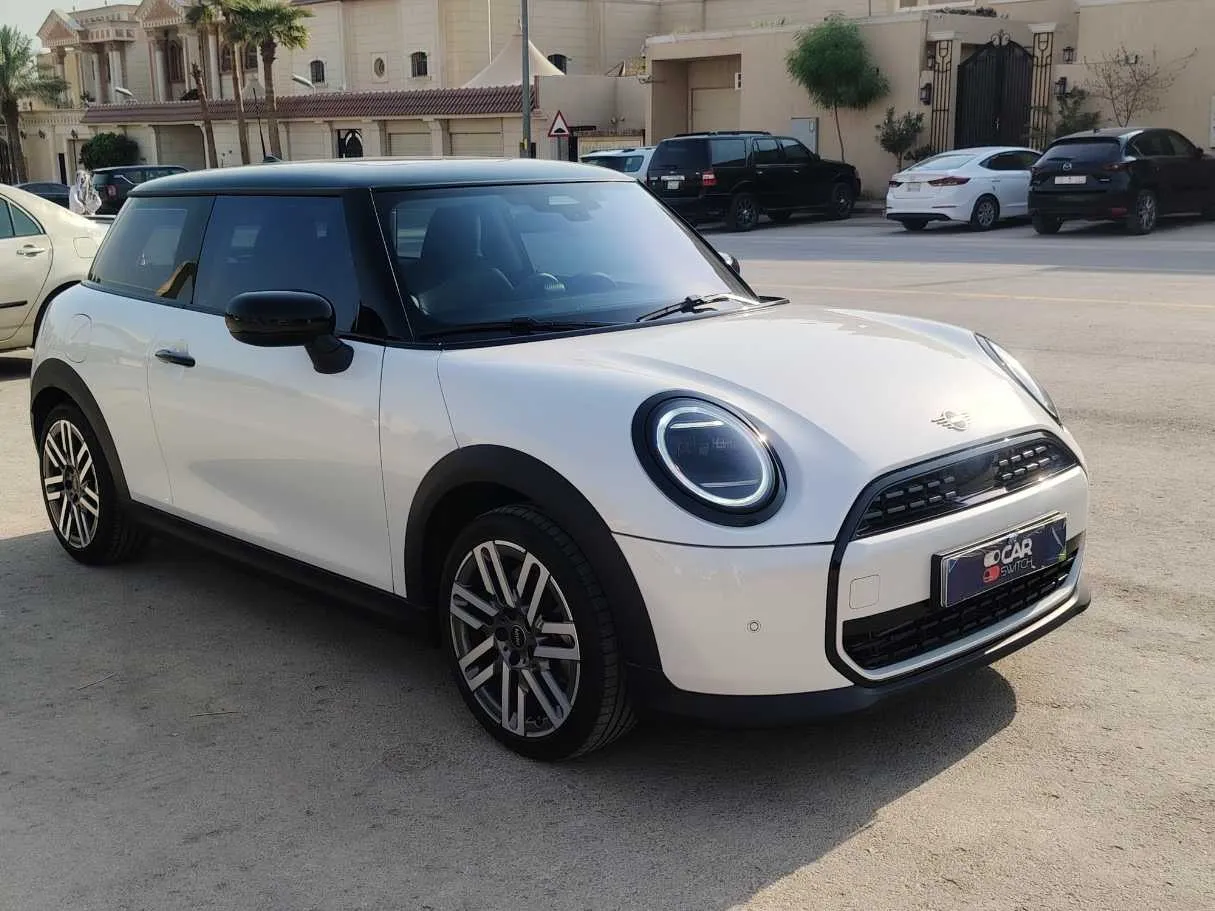 Car image 3