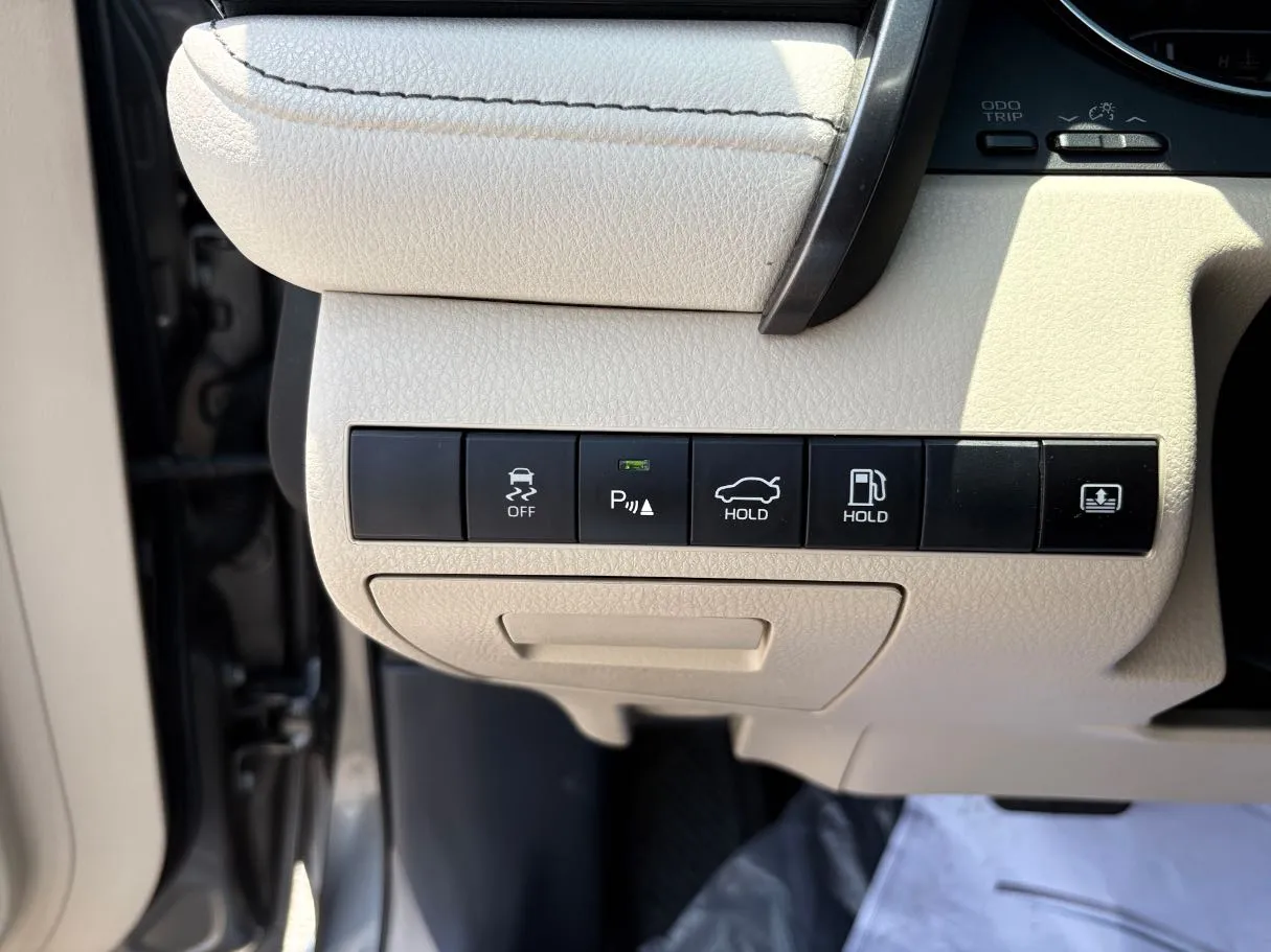 Car image 27