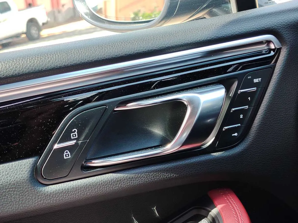 Car image 31