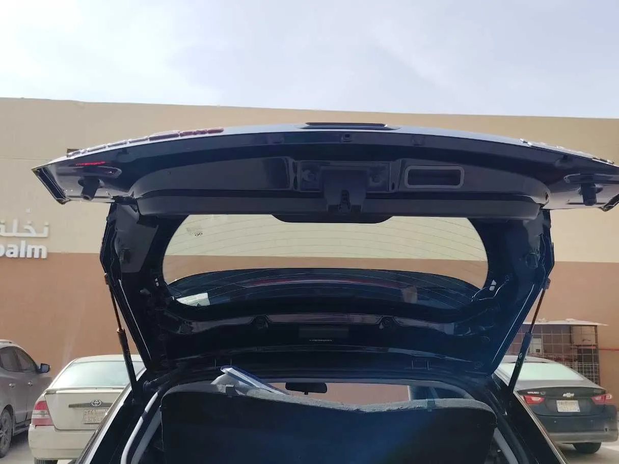 Car image 24