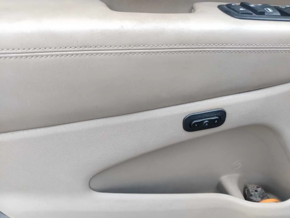Car image 35