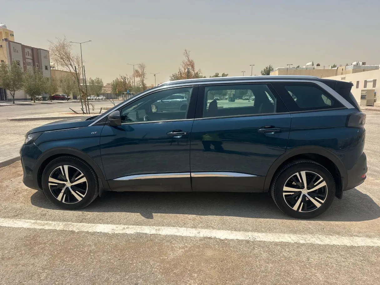 Car image 8