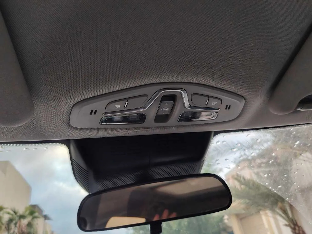 Car image 30