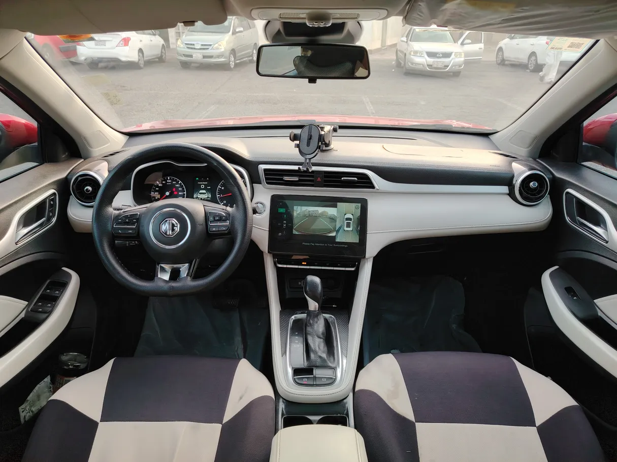 Car image 18