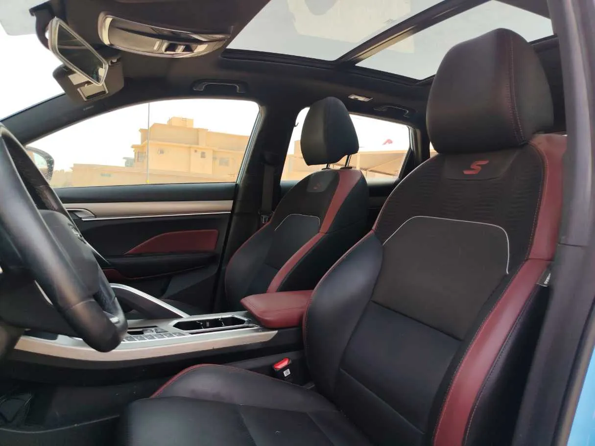 Car image 11