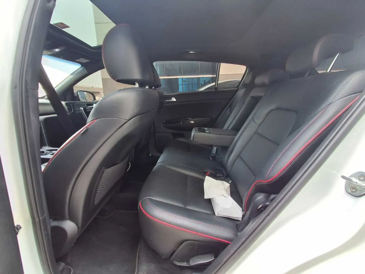 Car image 13