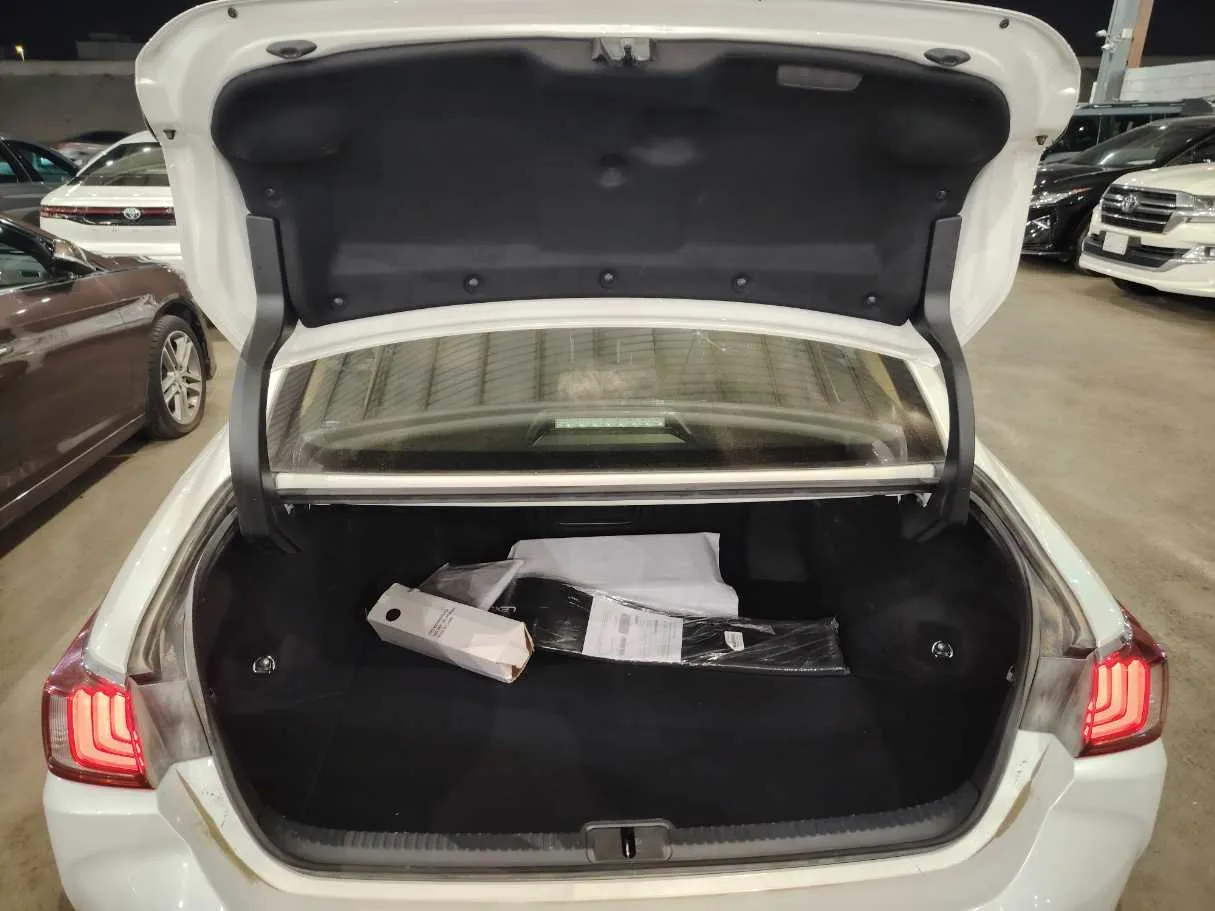 Car image 32