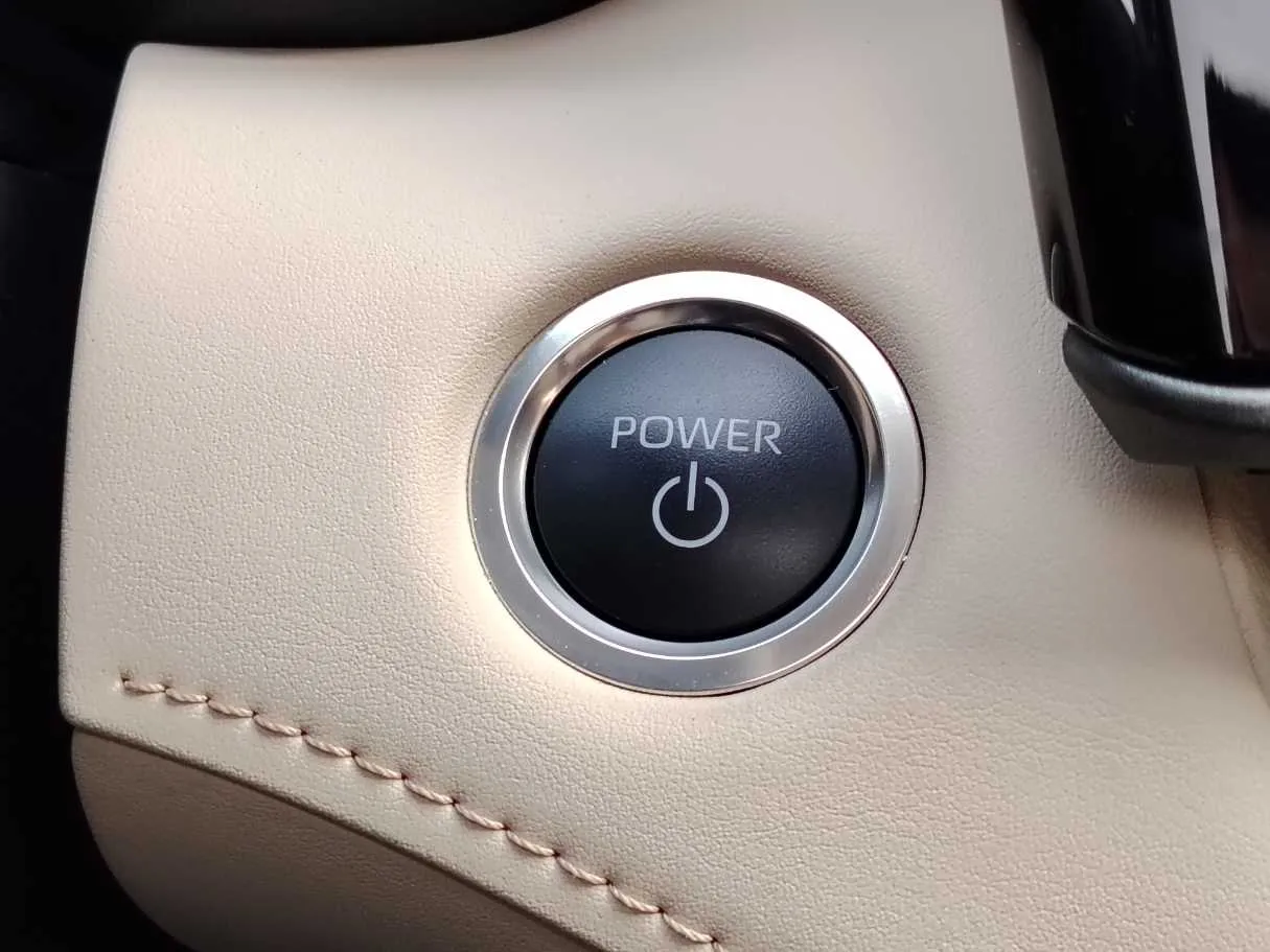 Car image 30