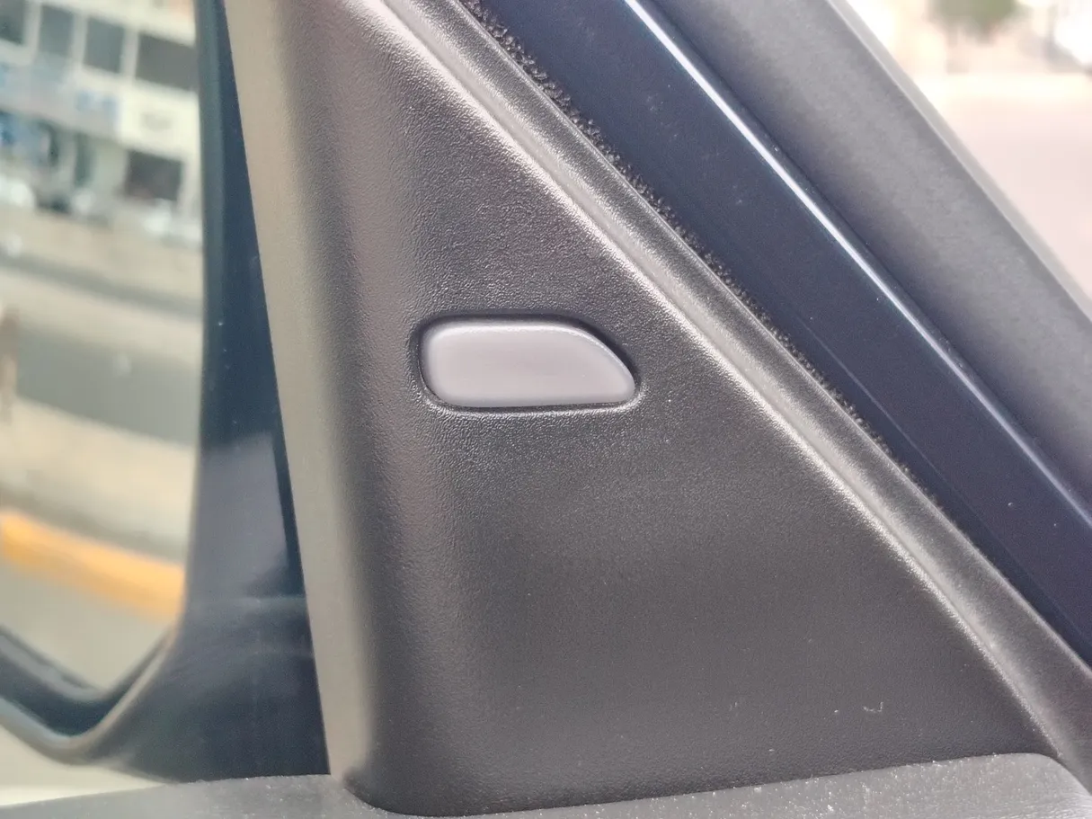 Car image 35
