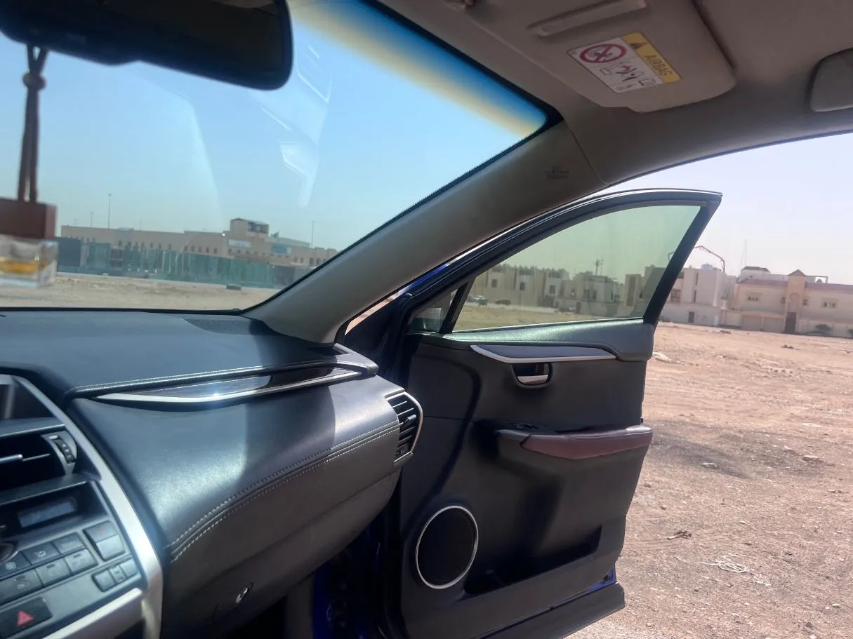Car image 25