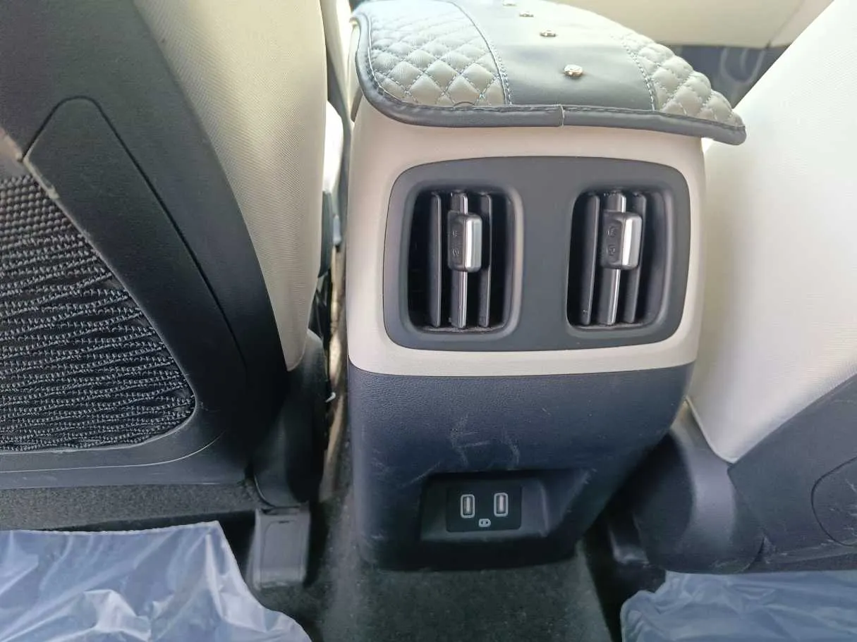 Car image 31