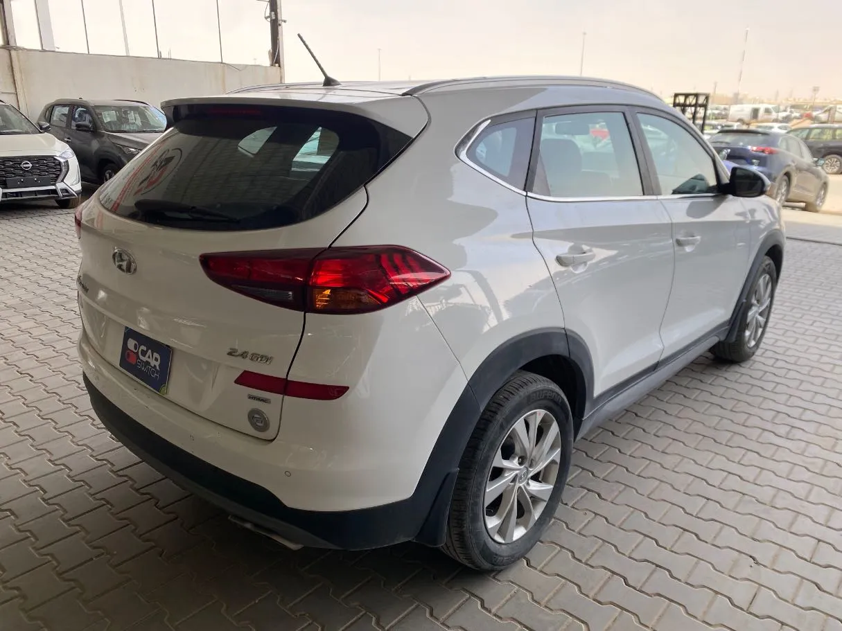 Car image 5