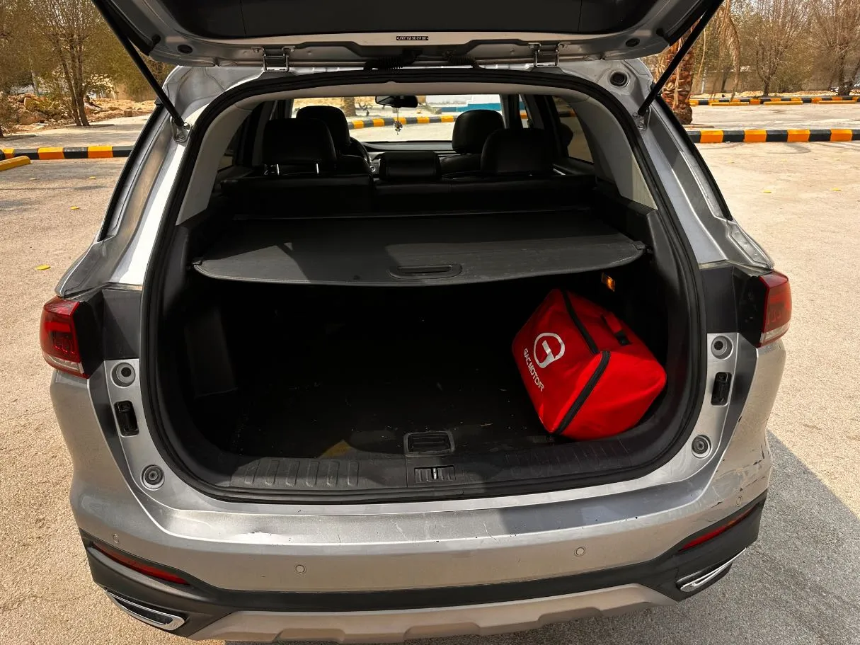Car image 23
