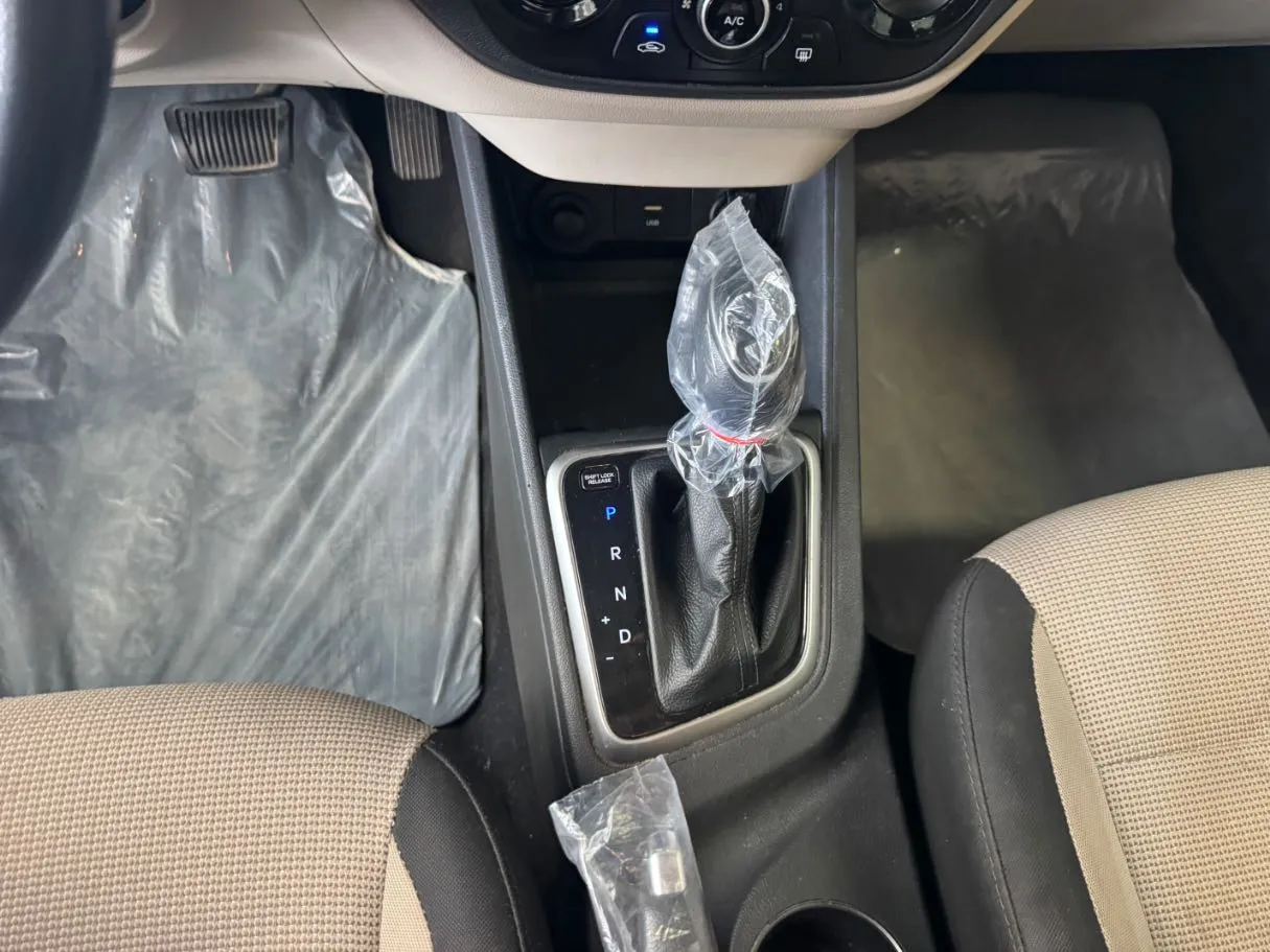 Car image 14