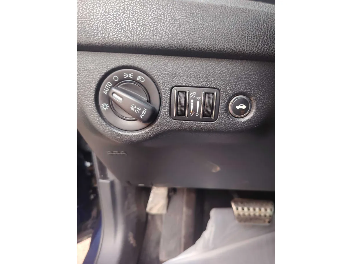 Car image 30