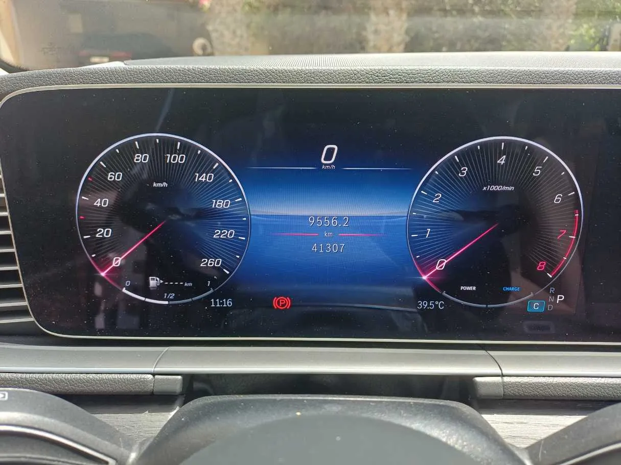 Car image 18