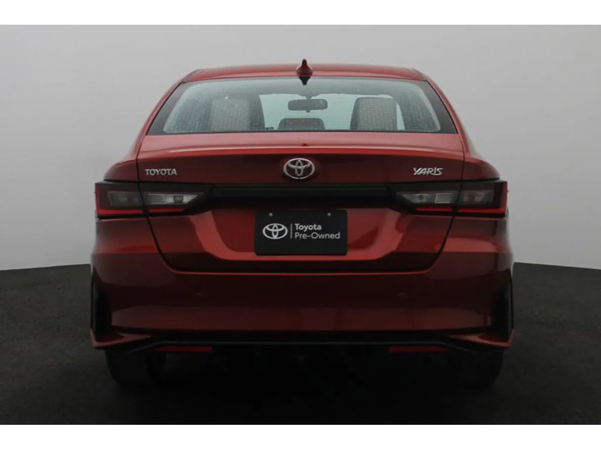 Car image 12