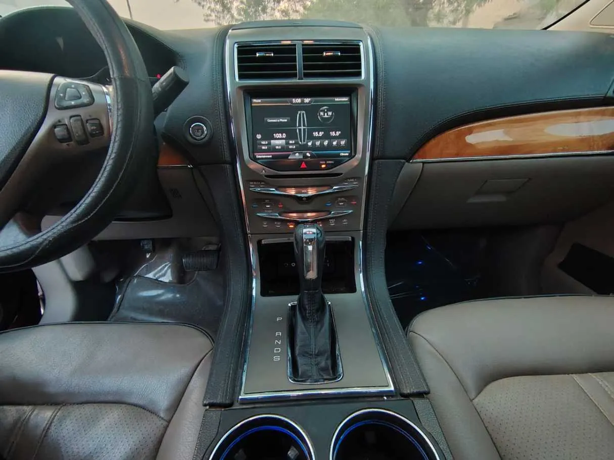 Car image 20