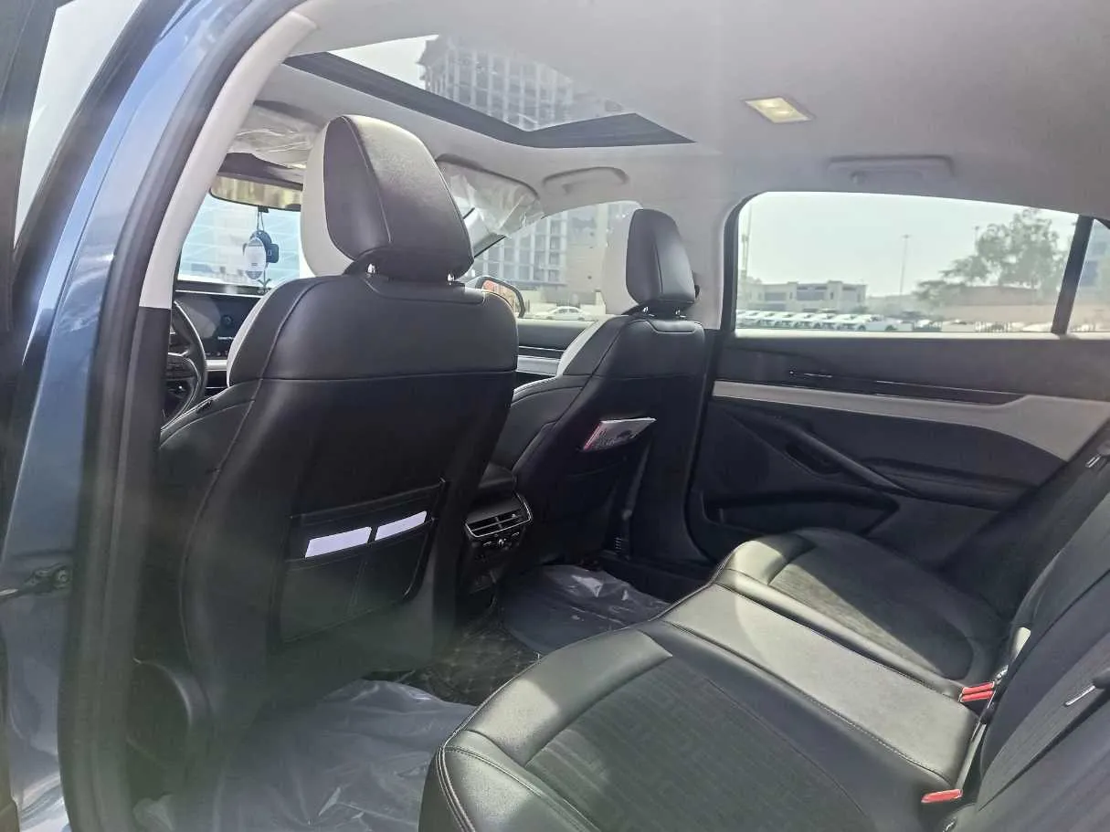 Car image 20
