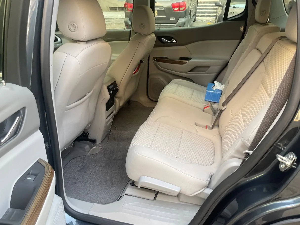 Car image 16