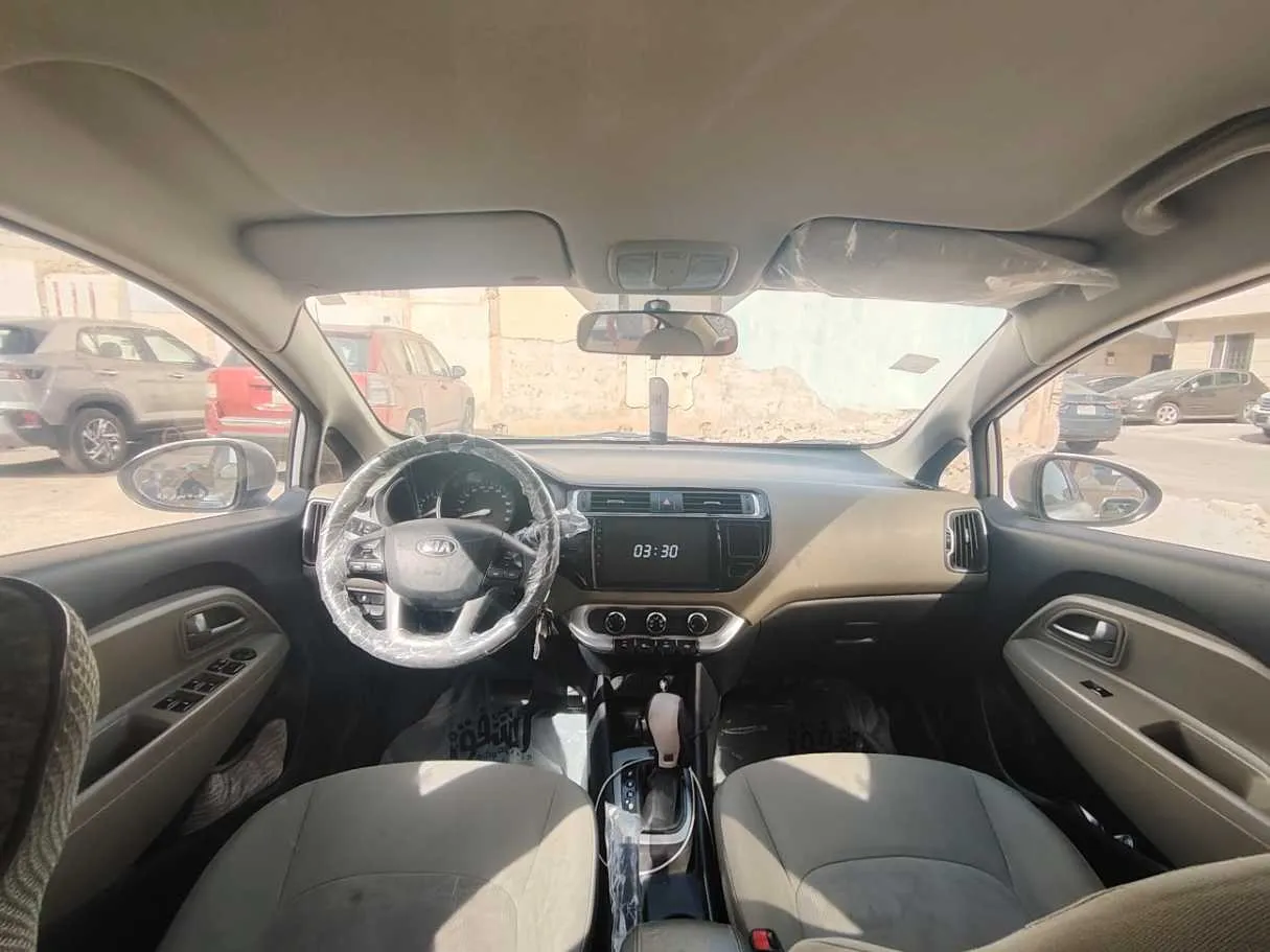 Car image 18
