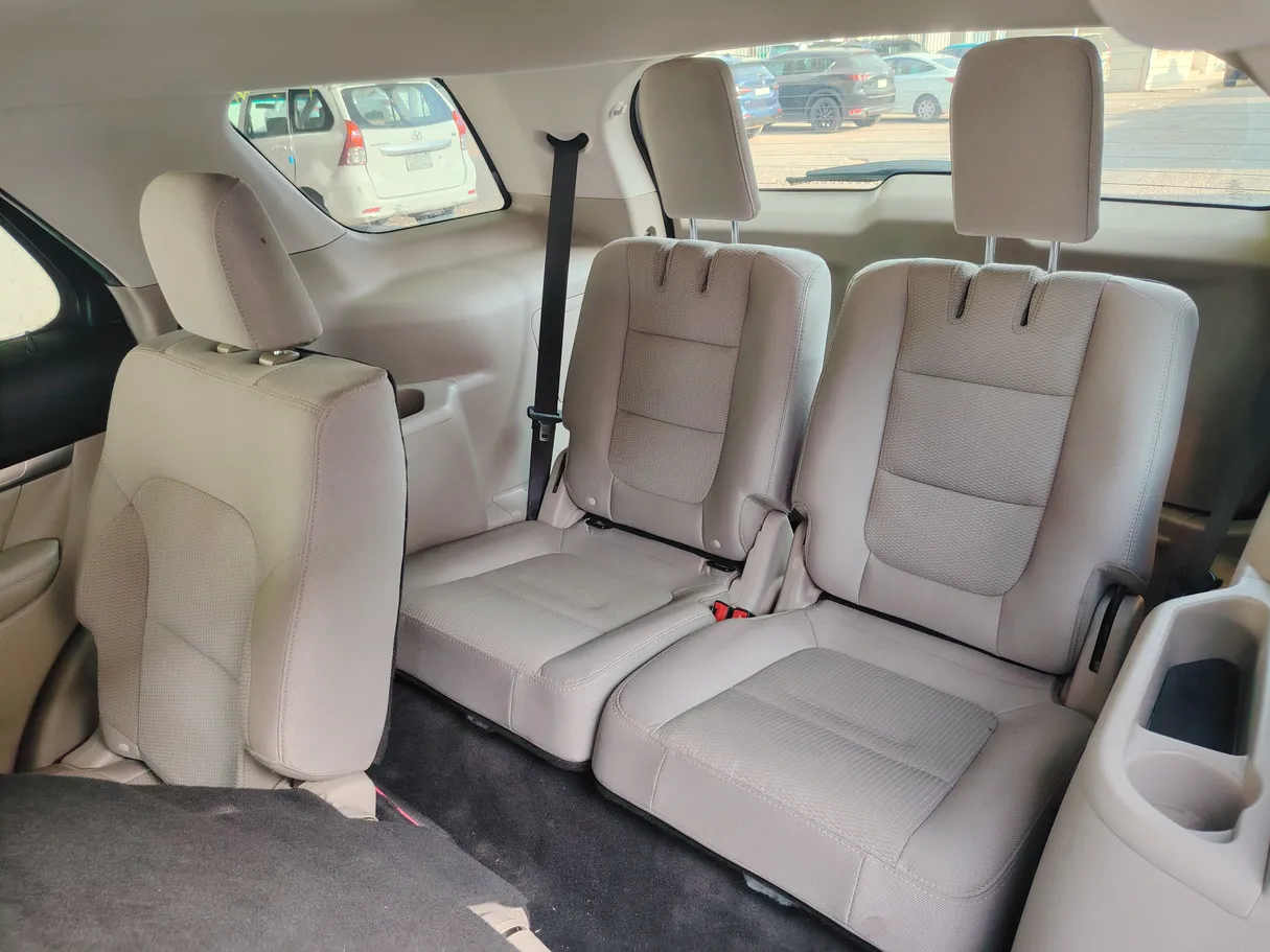 Car image 16