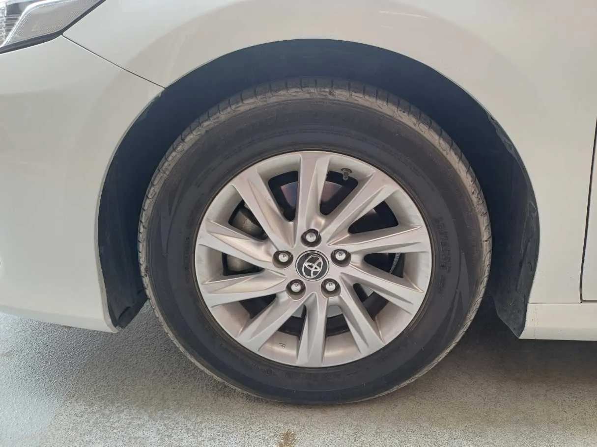 Car image 9