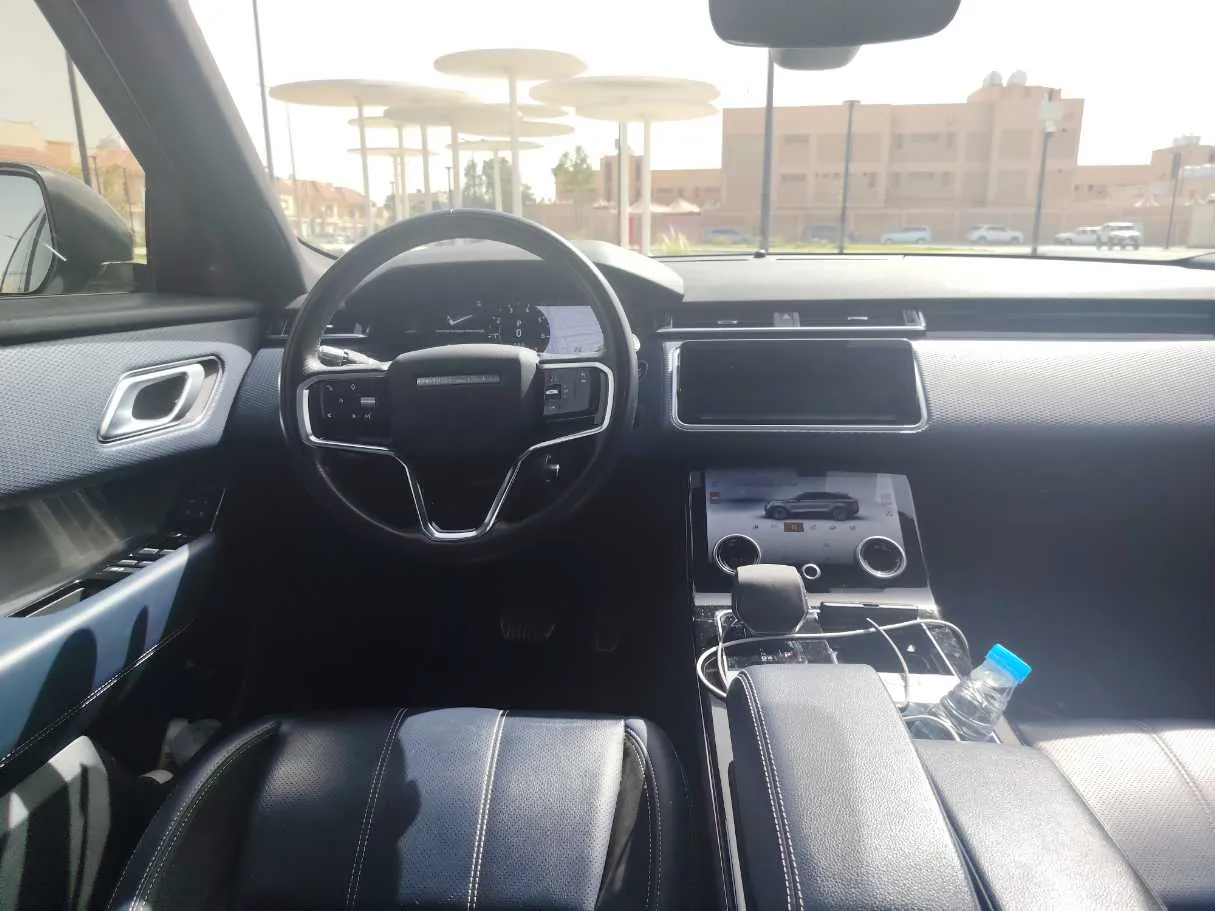 Car image 19