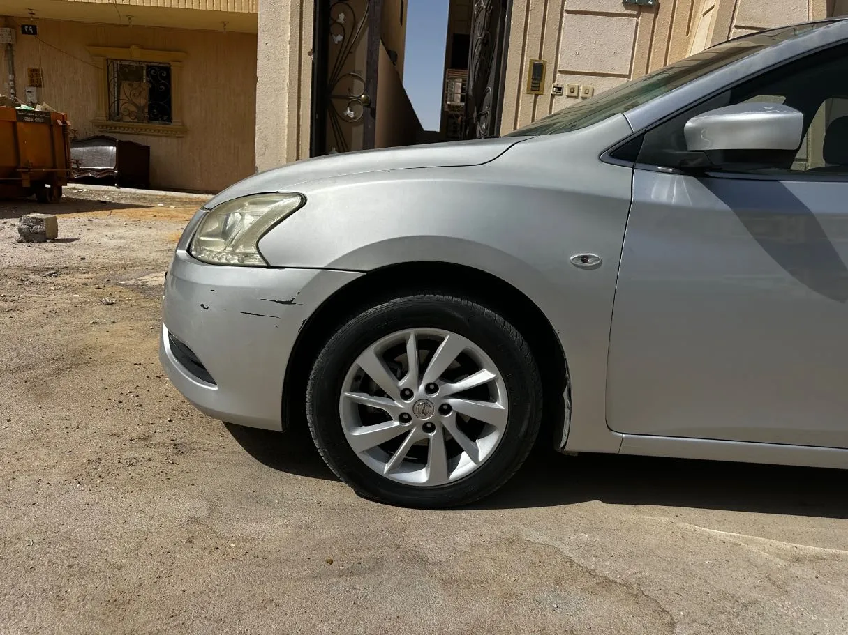 Car image 9