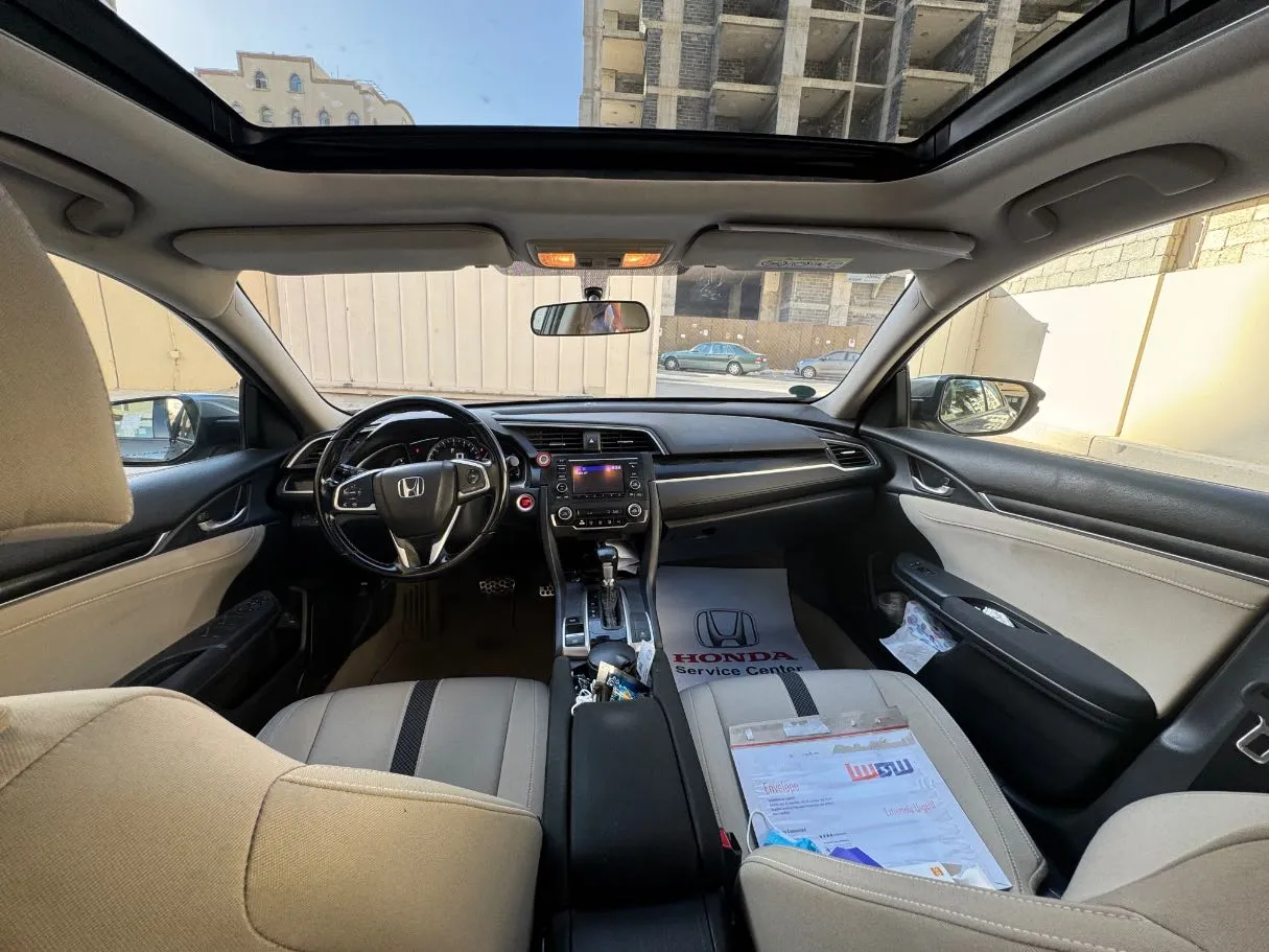 Car image 14