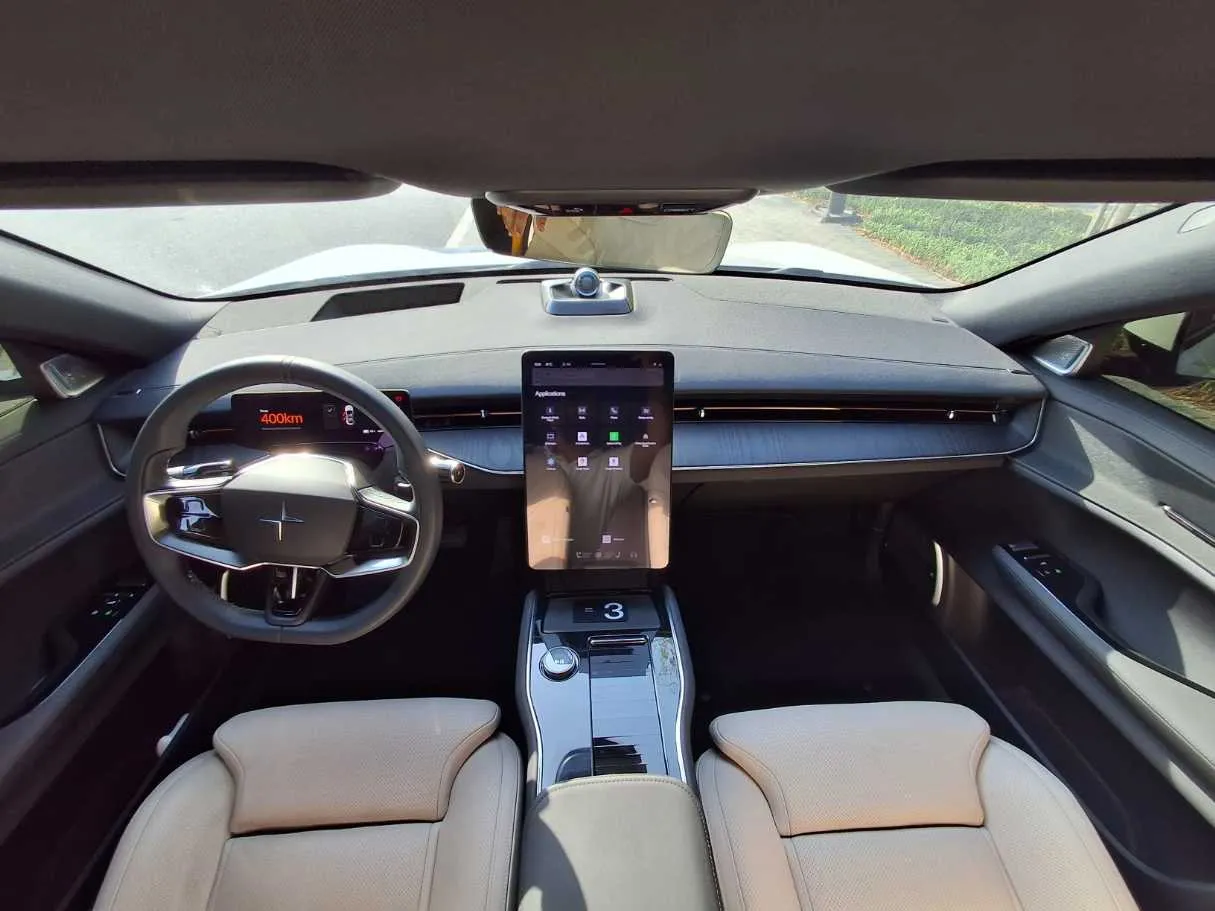 Car image 14