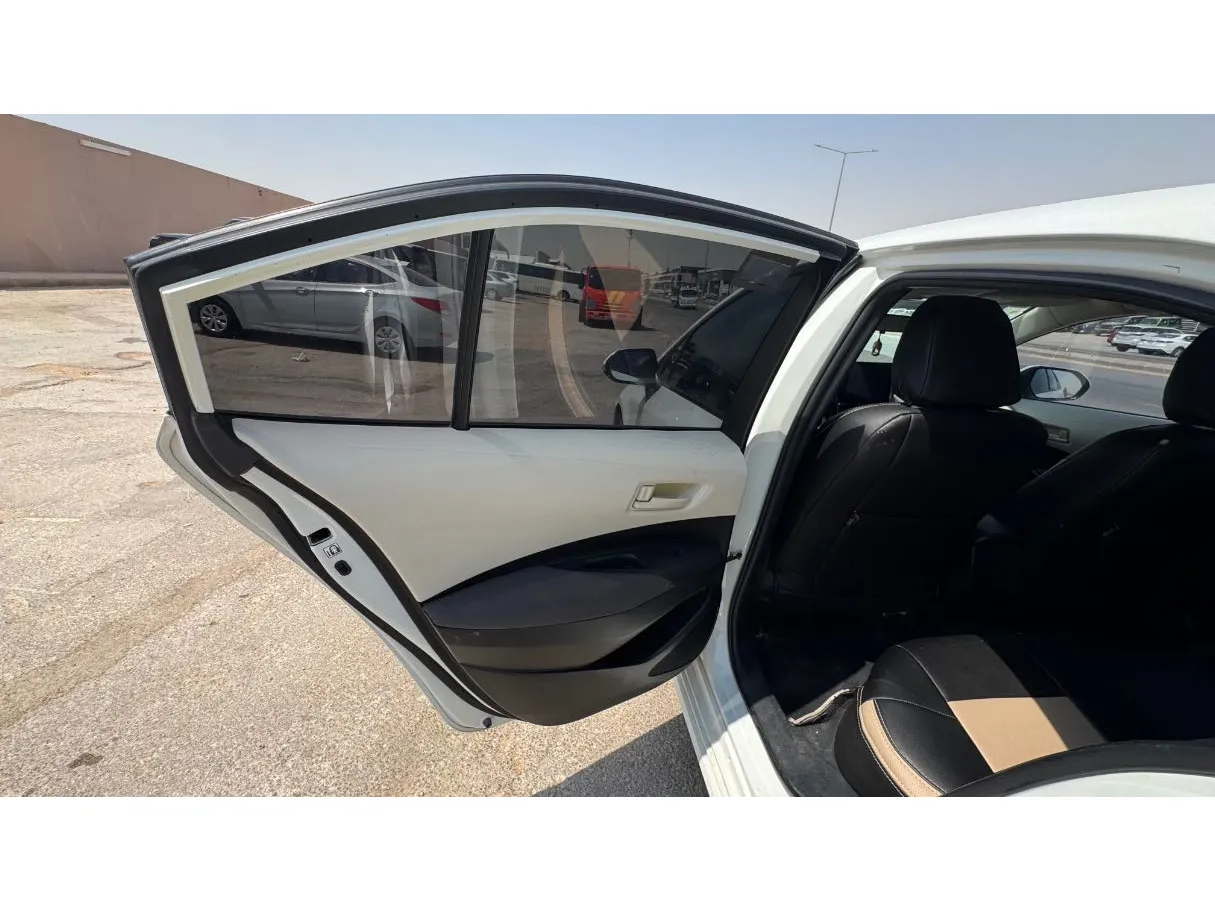 Car image 11