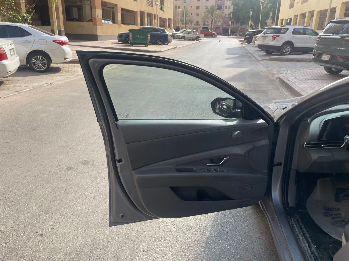 Car image 10